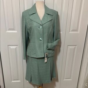 Elegant Green Nipon Boutique Women's Suit (Jacket and Skirt)